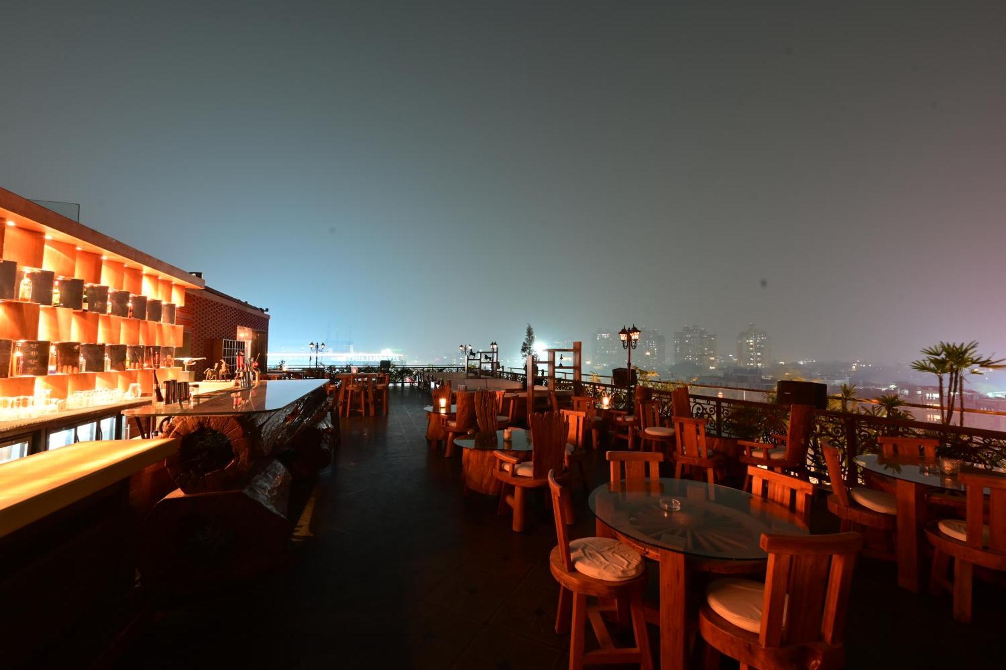 Clarens Hotel Gurgaon Exterior foto