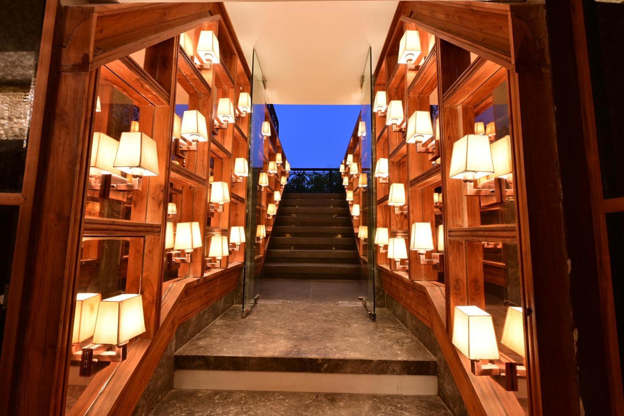 Clarens Hotel Gurgaon Exterior foto